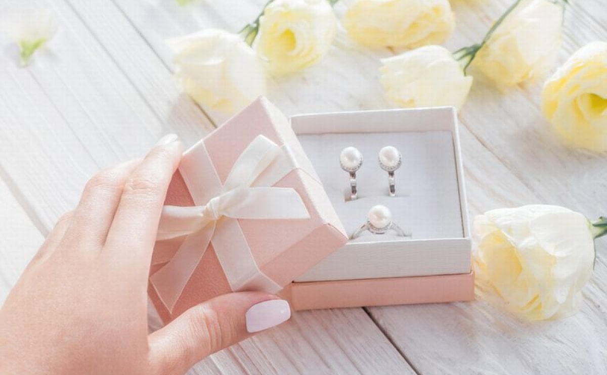 Artículo: ¿Anillo de Compromiso con Diamante o con Moissanita? La Guía Definitiva